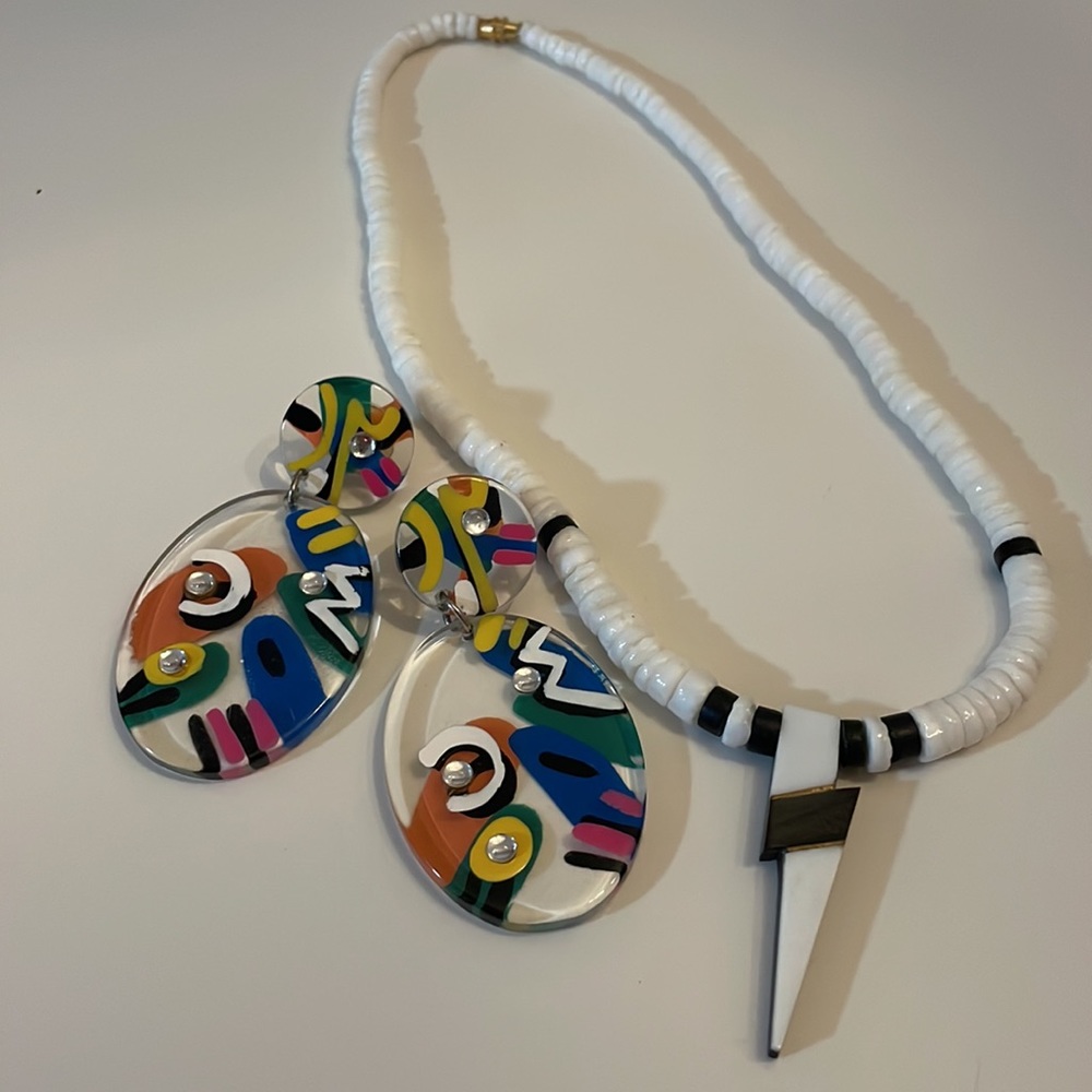 2/$30 80’s / 90’s Astract Earrings with Shell Necklace